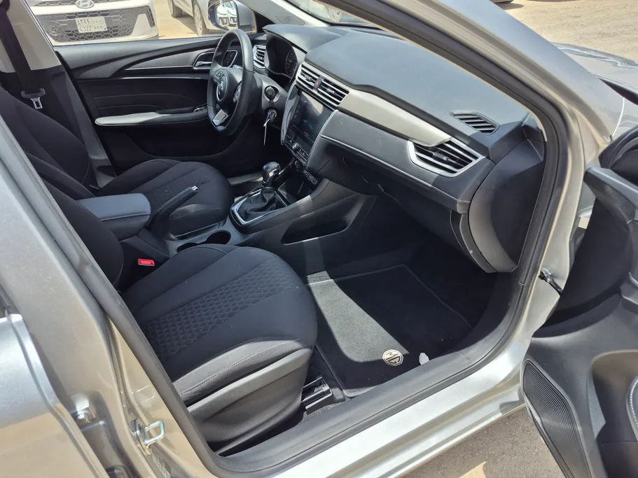 2025 MG 5 STD 