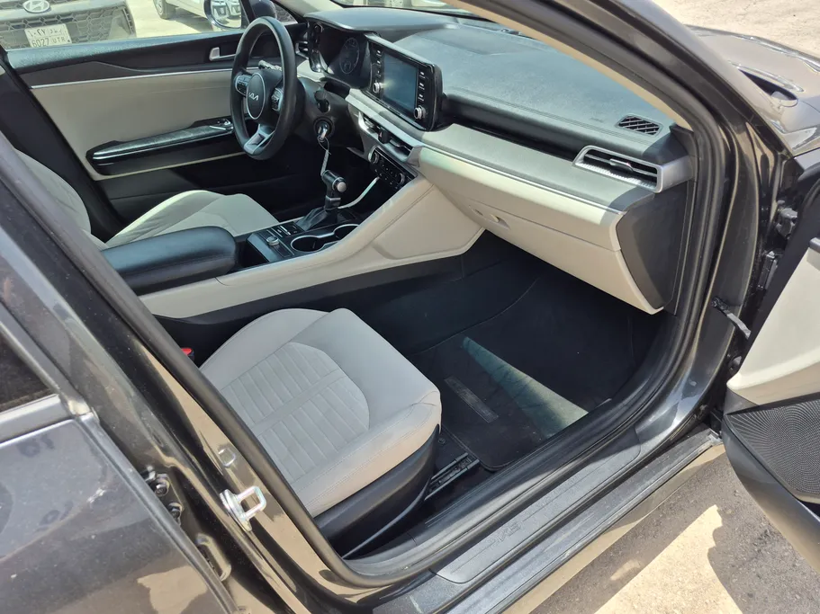 2023 Kia K5 LX 
