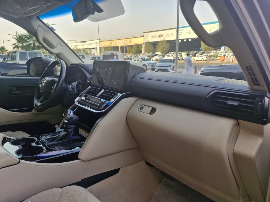 تويوتا لاندكروزر GXR3 2024 