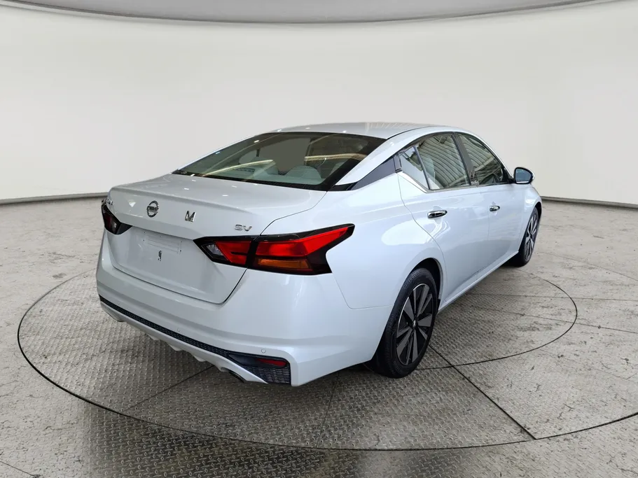 2022 Nissan Altima SV 