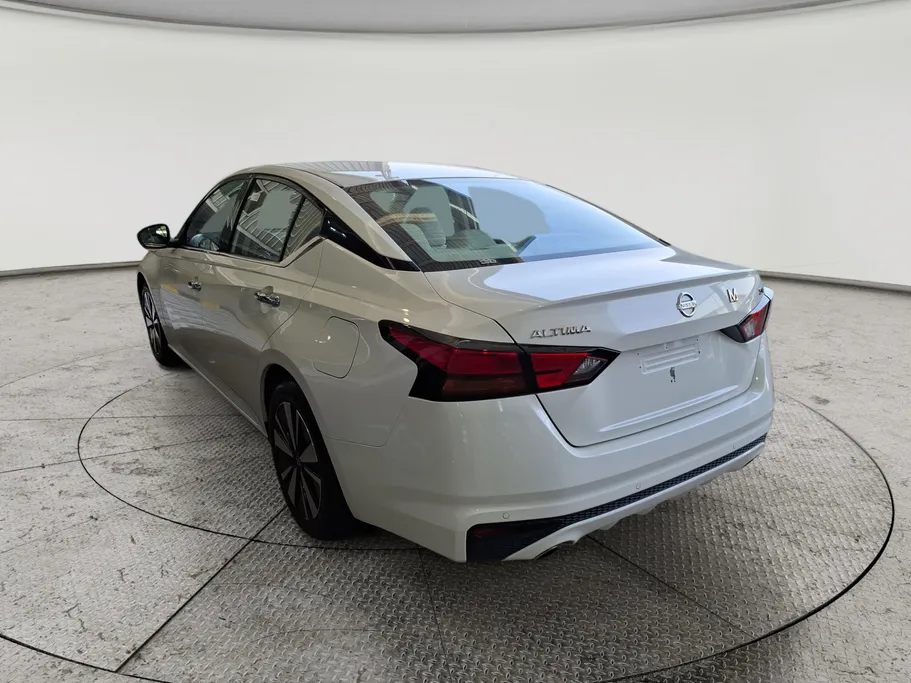2022 Nissan Altima SV 