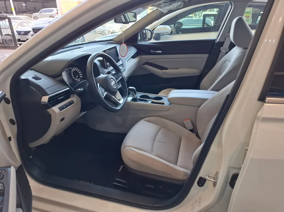2022 Nissan Altima SV 