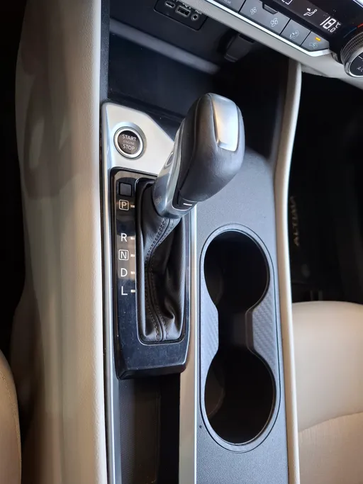 2022 Nissan Altima SV 
