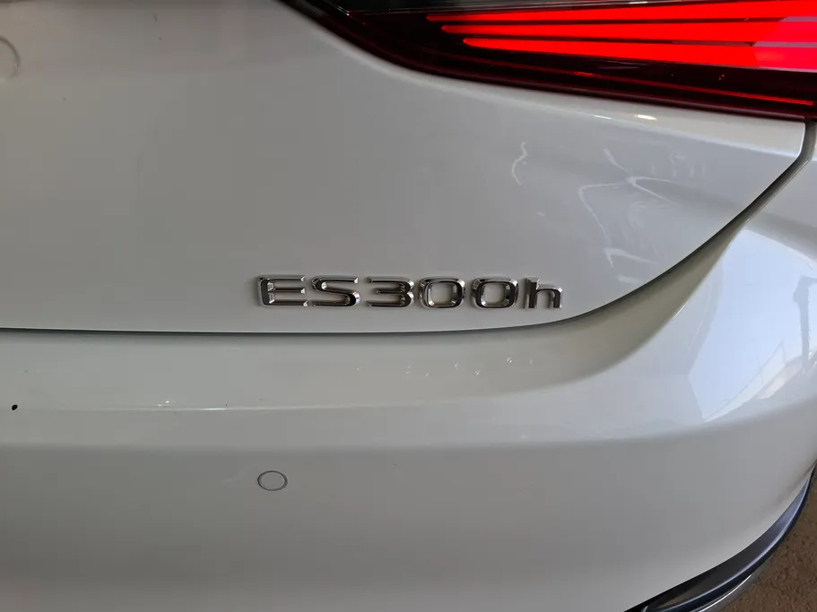 لكزس ES 300 H 2023 