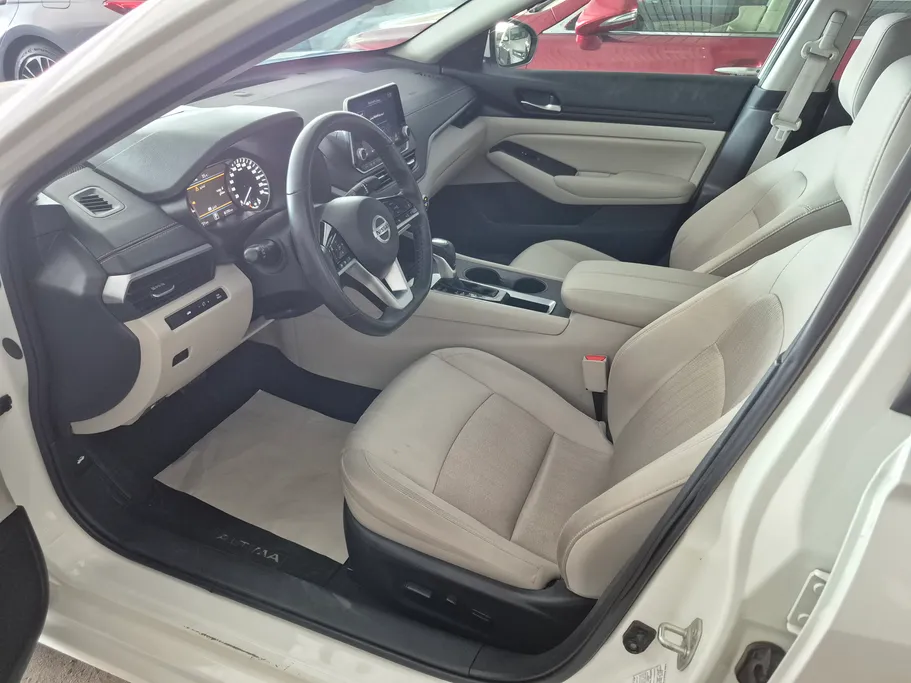 2022 Nissan Altima SV 
