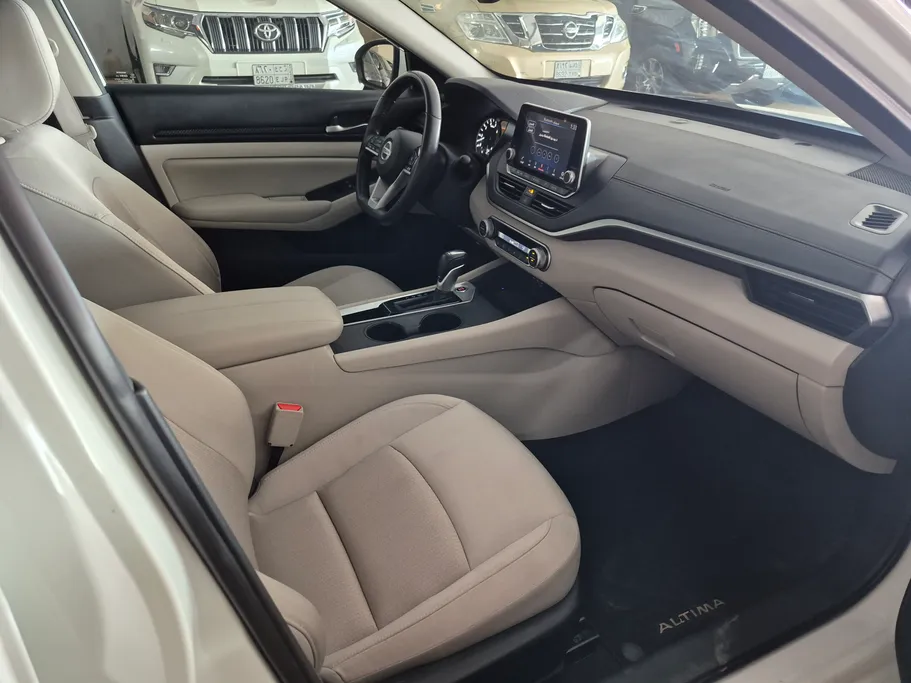 2022 Nissan Altima SV 
