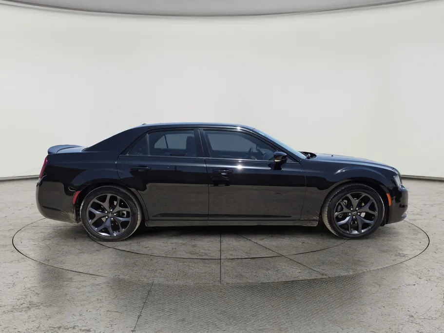 كرايسلر 300 S 2023 