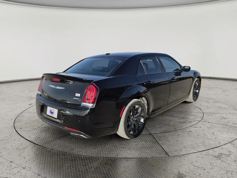 كرايسلر 300 S 2023 