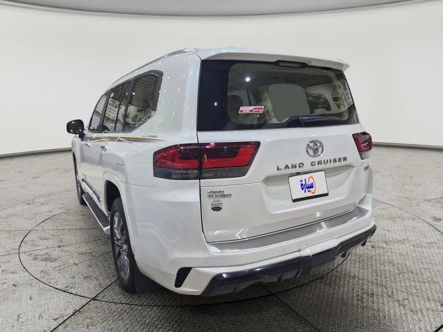 تويوتا لاندكروزر VXR 2024 