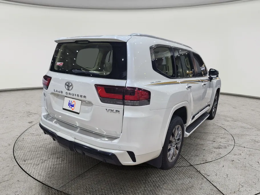 تويوتا لاندكروزر VXR 2024 