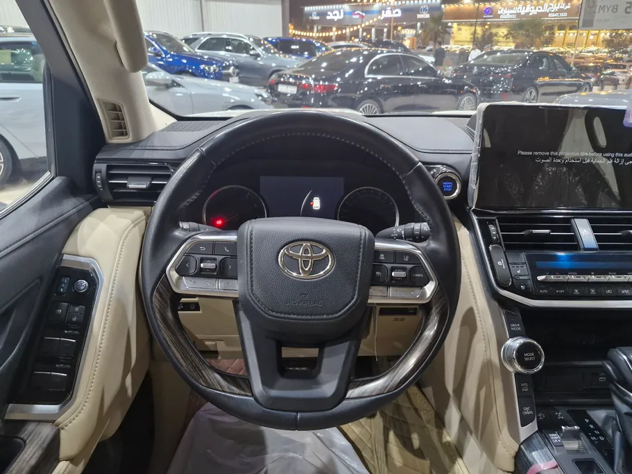 تويوتا لاندكروزر VXR 2024 