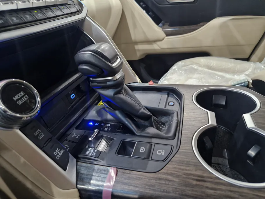 تويوتا لاندكروزر VXR 2024 