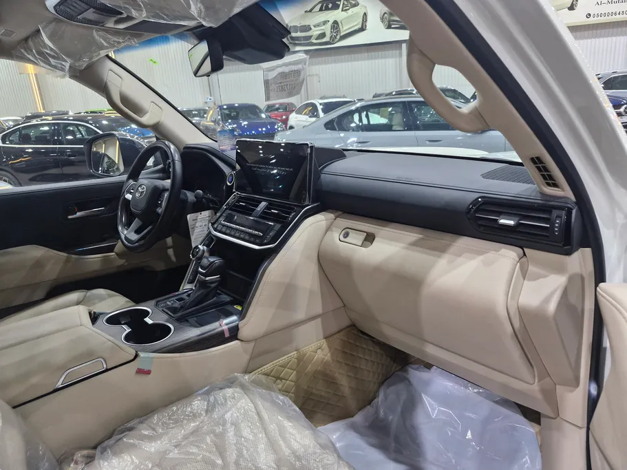 تويوتا لاندكروزر VXR 2024 