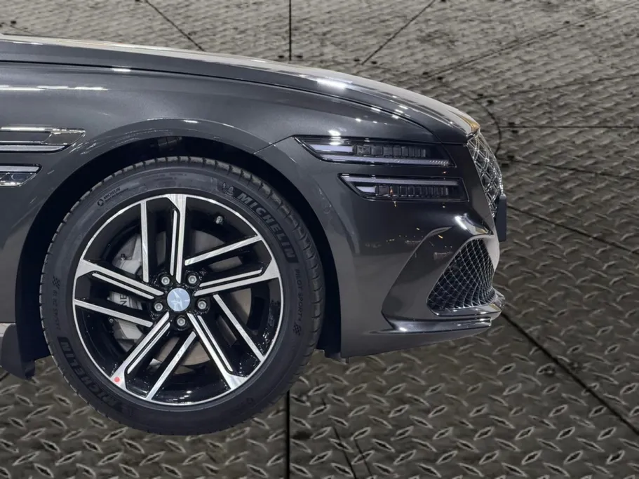 2026 Genesis G80 Platinum 