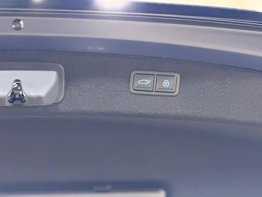 2026 Genesis G80 Platinum 
