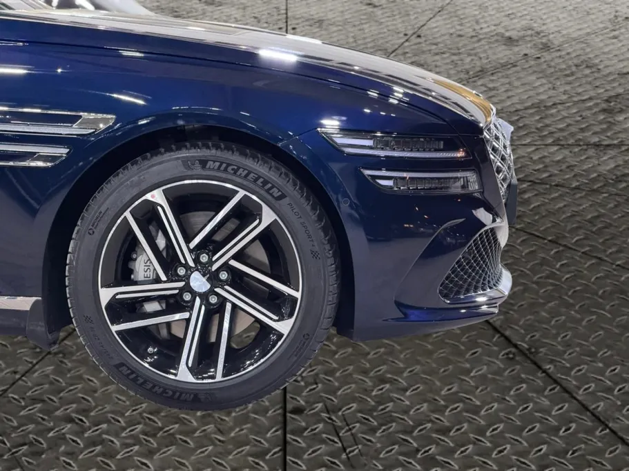 2026 Genesis G80 Platinum 
