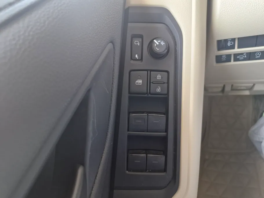 تويوتا لاندكروزر GXR2 2025 