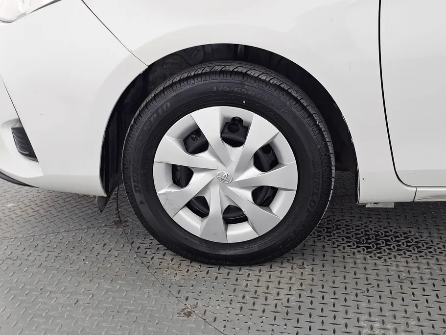 2021 Toyota Yaris  Y 