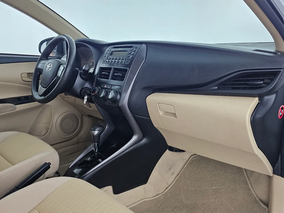 2021 Toyota Yaris  Y 