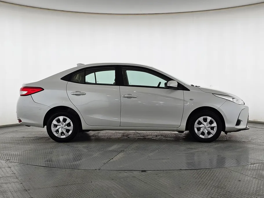 2021 Toyota Yaris  Y 