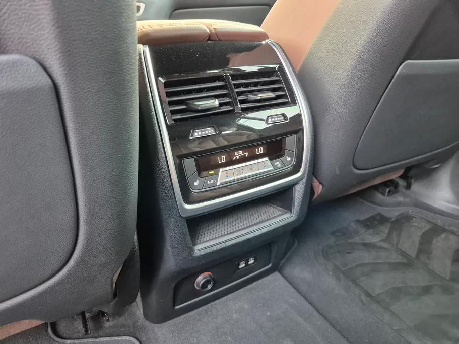 بي ام دبليو الفئة اكس 7 xDrive 40i	 2023 