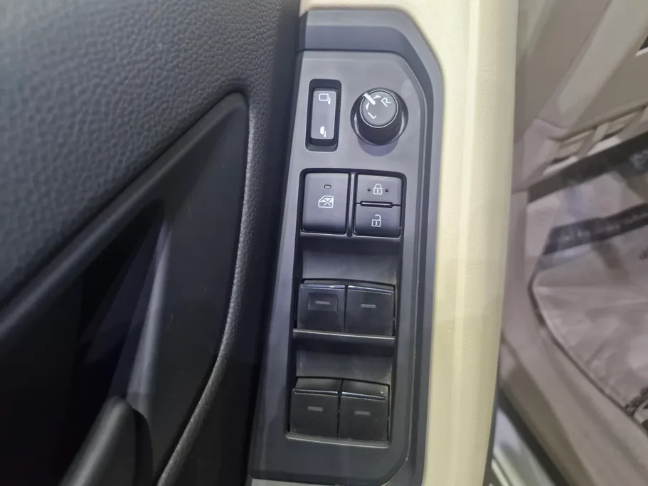 2025 Toyota Land Cruiser GXR 