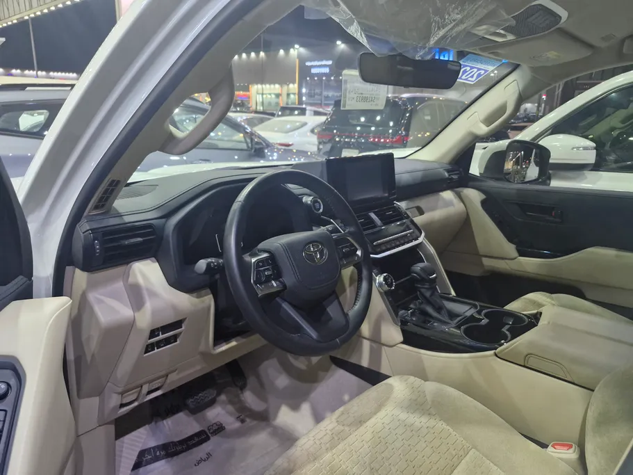 2025 Toyota Land Cruiser GXR 