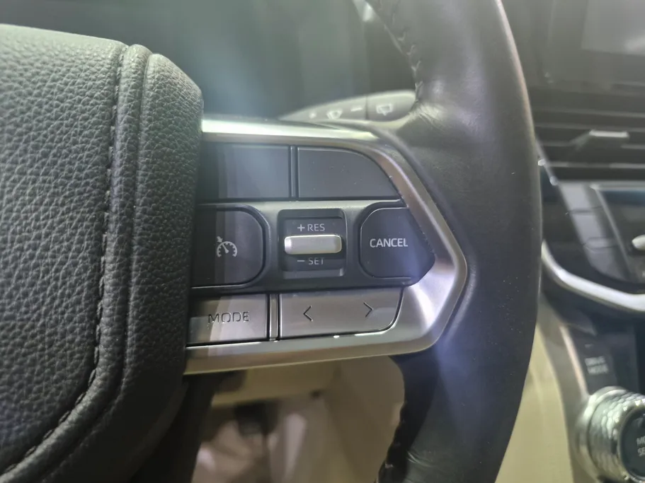 2025 Toyota Land Cruiser GXR 