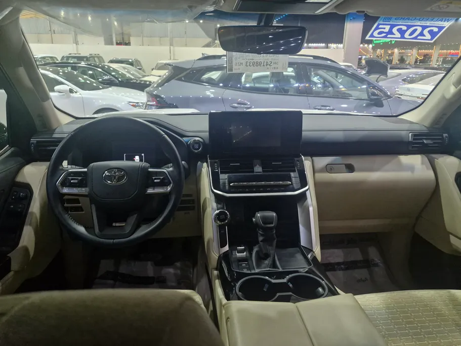 2025 Toyota Land Cruiser GXR 