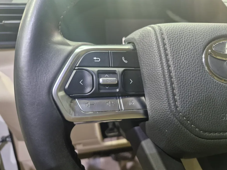 2025 Toyota Land Cruiser GXR 