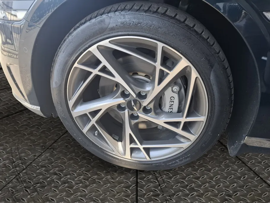 جينيسيس G90 Royal 2023 