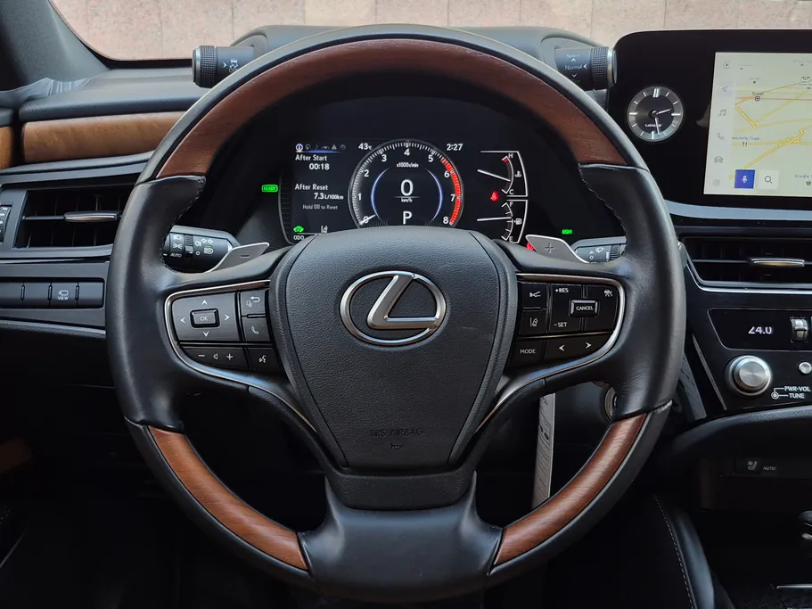2024 Lexus ES 300 HH Hybrid Executive 