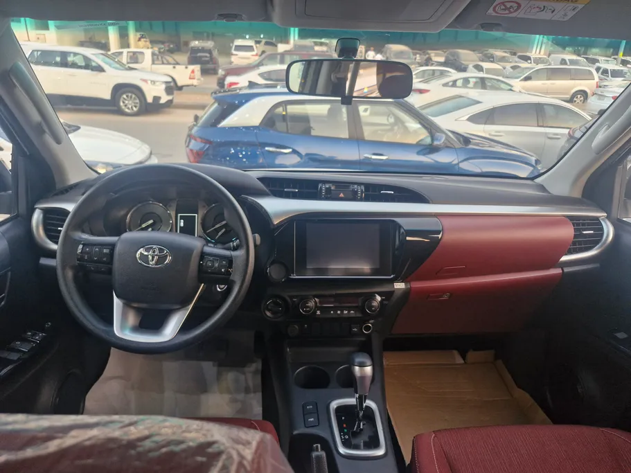 تويوتا هايلكس GLX.S 2025 