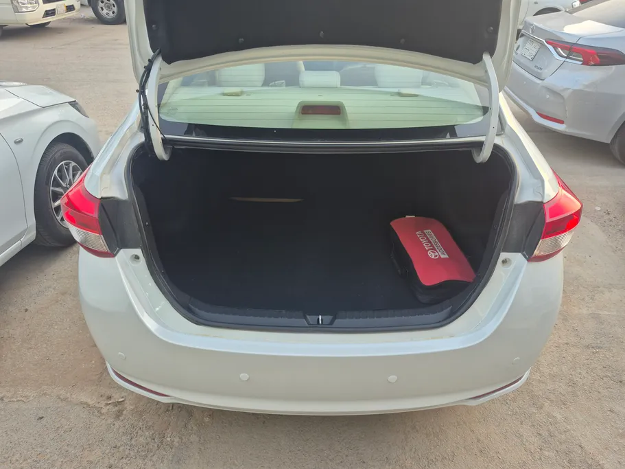 2022 Toyota Yaris  Y 