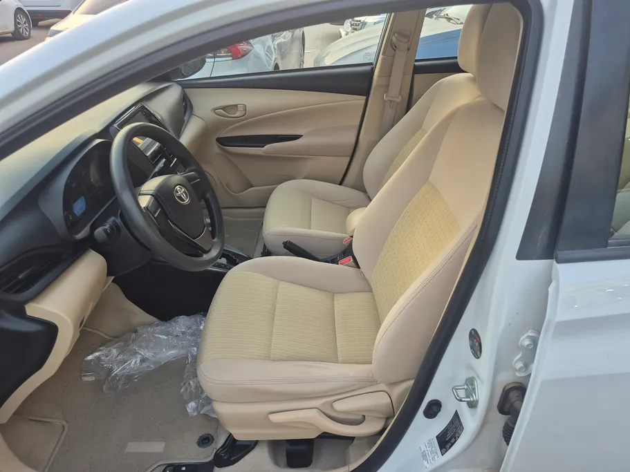 2022 Toyota Yaris  Y 