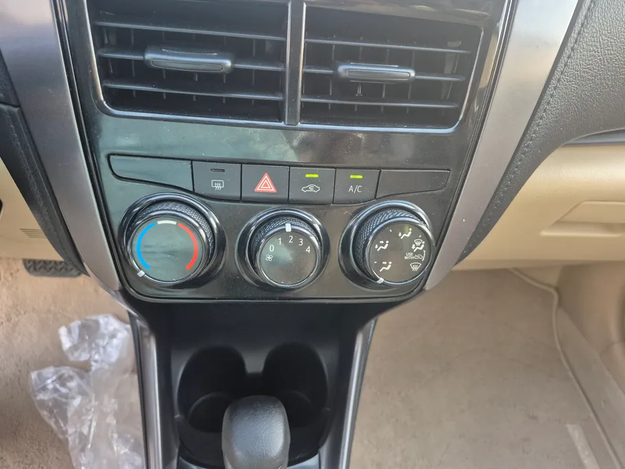 2022 Toyota Yaris  Y 