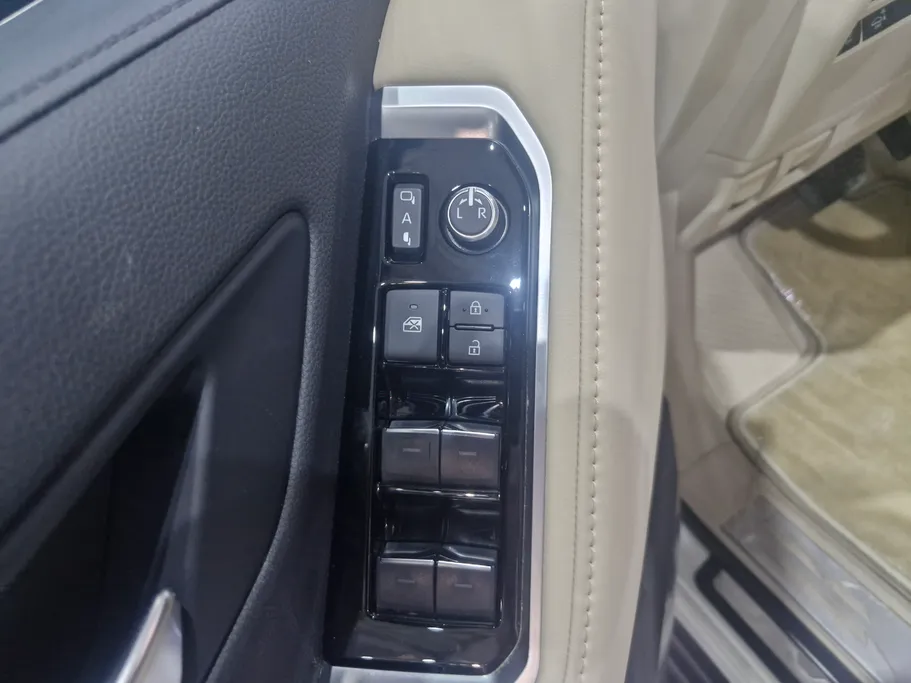 2023 Toyota Land Cruiser VXR 