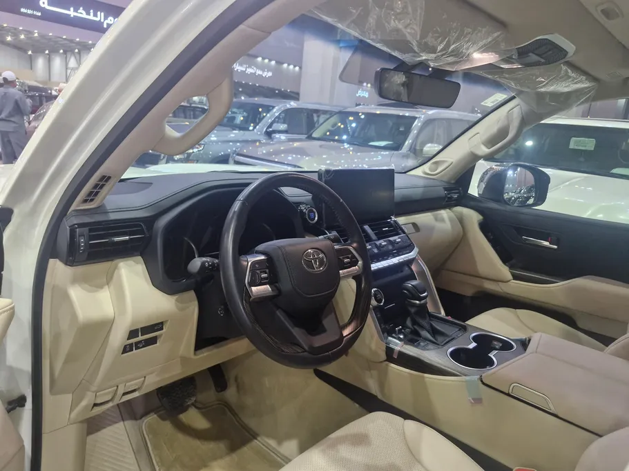 2023 Toyota Land Cruiser VXR 