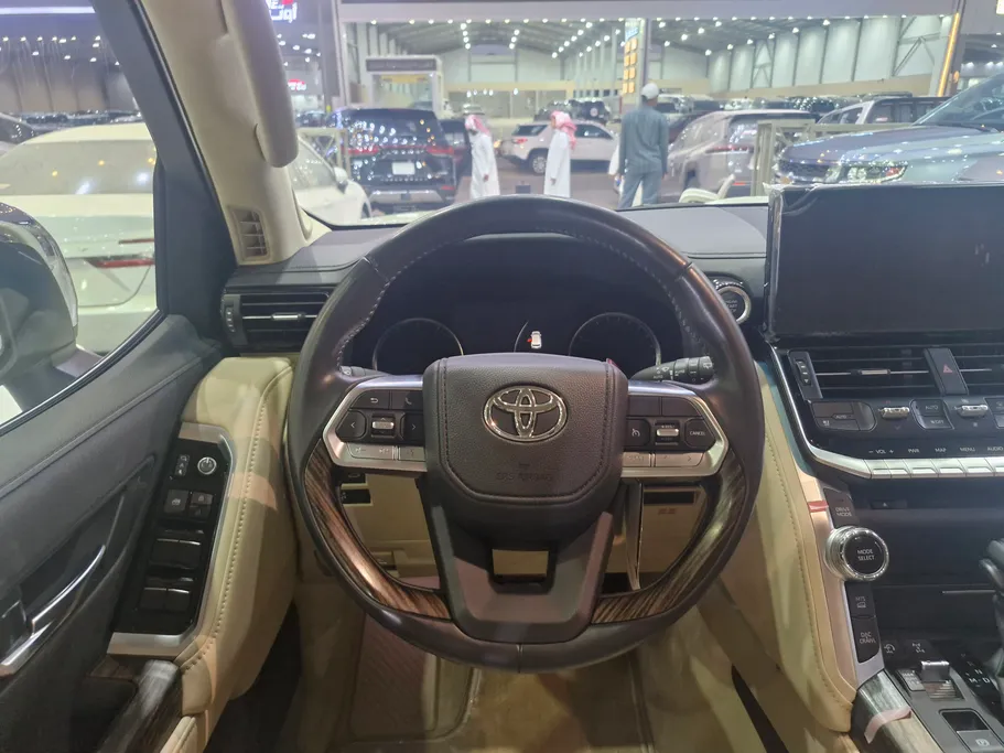 2023 Toyota Land Cruiser VXR 
