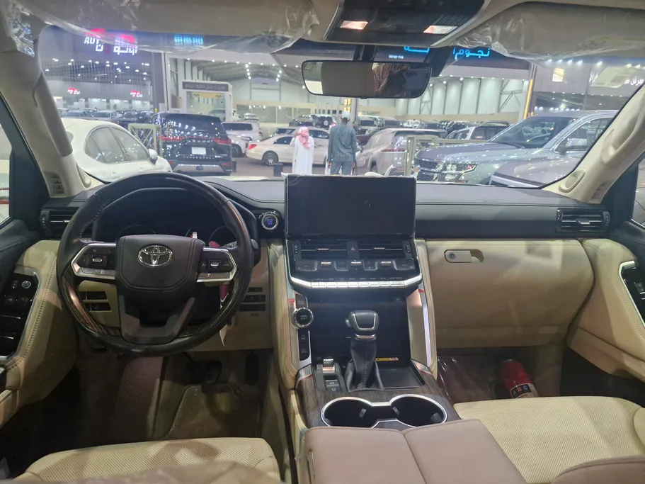 2023 Toyota Land Cruiser VXR 