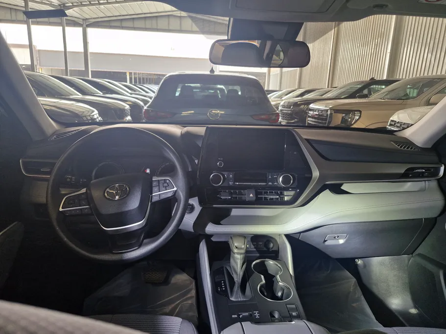 2023 Toyota Highlander LE 