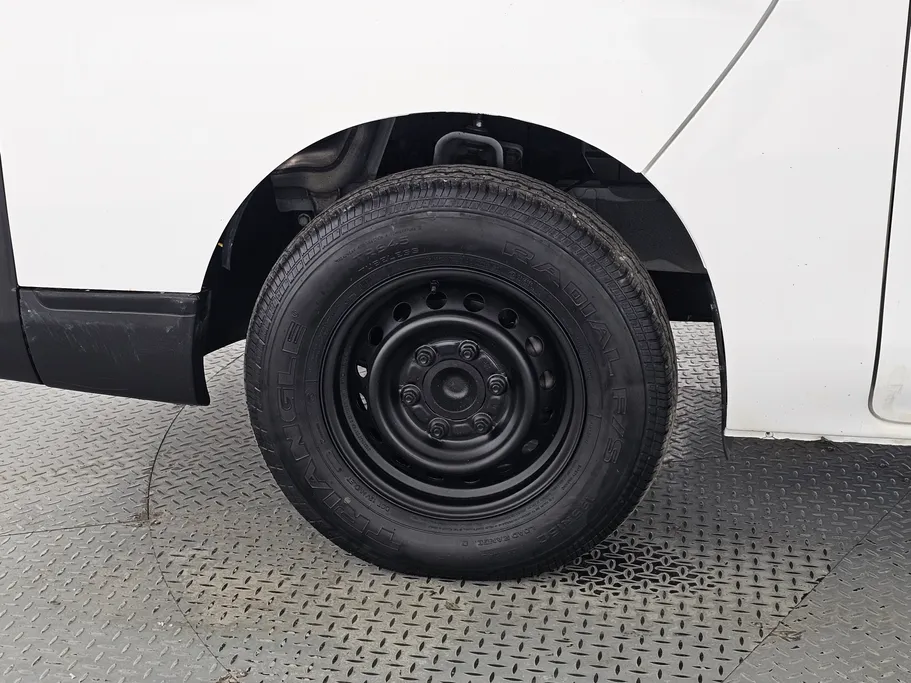 نيسان باص اورفان NV350 2021 