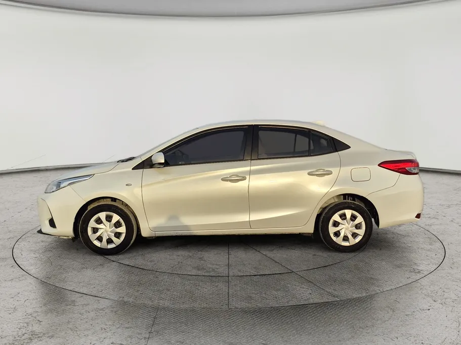 2022 Toyota Yaris  Y 