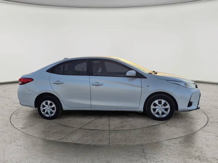 2022 Toyota Yaris  Y 
