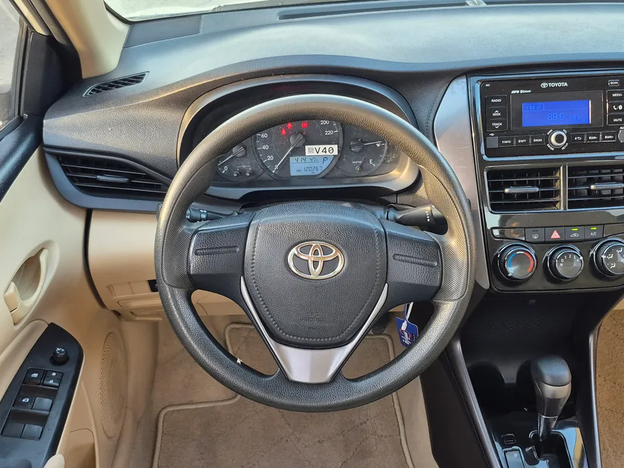 2022 Toyota Yaris  Y 