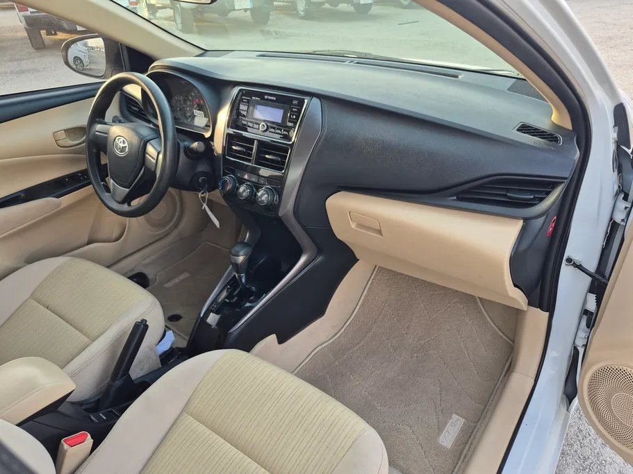 2022 Toyota Yaris  Y 