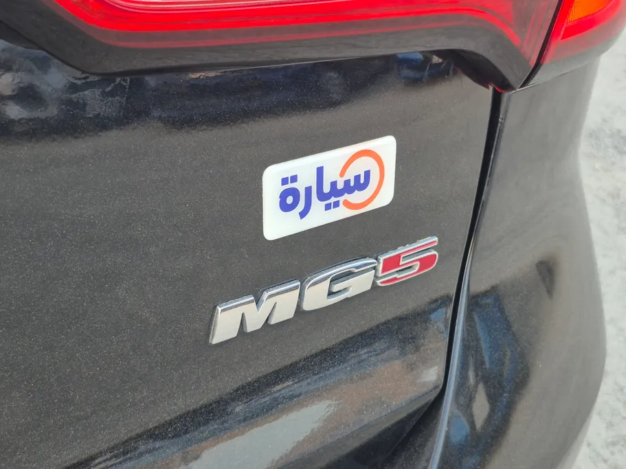 2023 ام جي 5 LUX 