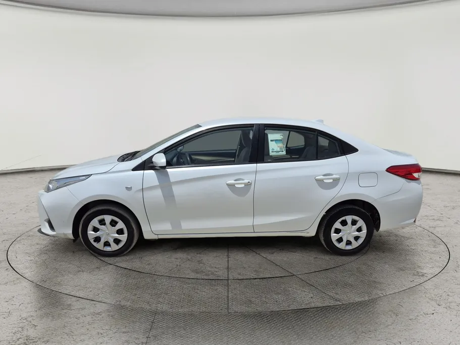 2022 Toyota Yaris  Y 
