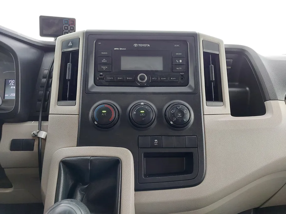 2021 Toyota Haice فان بضاعه 