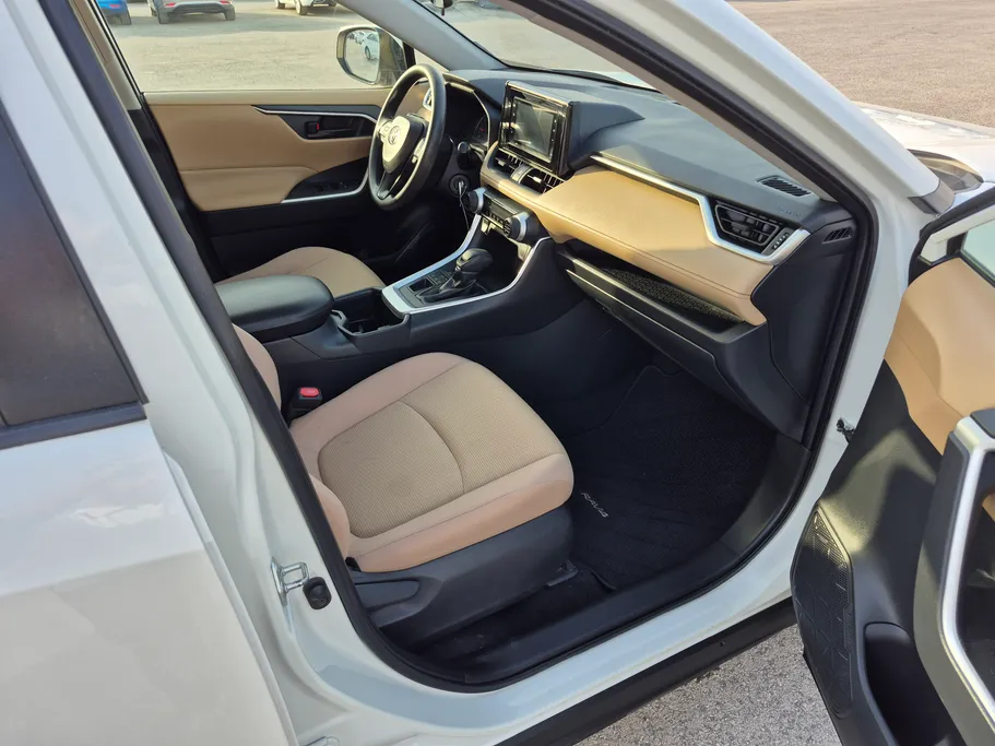 2022 Toyota RAV4 LE 